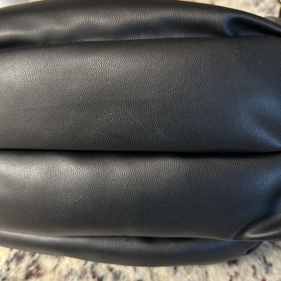 Steve Madden cushioned shoulder bag - Picture 7 of 15